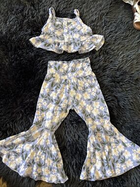 The 5th Legacy Blue Floral Ruffle Tank & Bell-Bottom Leggings Set
